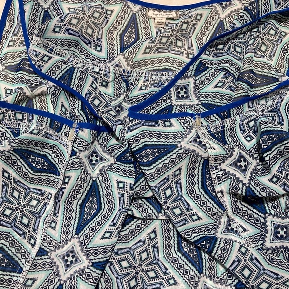 Eyeshadow Blue Geometric Women's Top - Picture 7 of 11